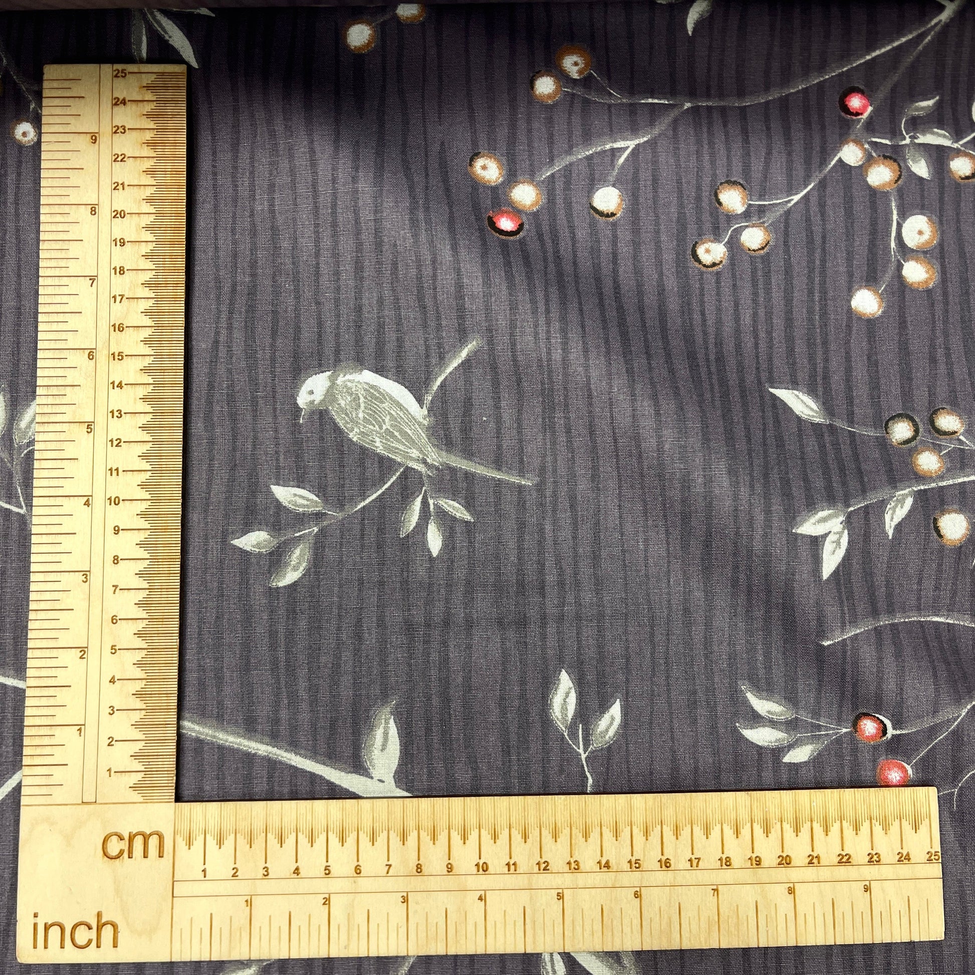 100% Kokvilnas audums - putniņš ogu zaros 220cm 146 g/m²