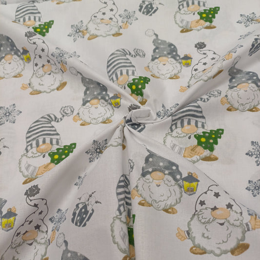 100% Puuvillane kangas-kääbikud kuusepuu valgel taustal 130 g/m²